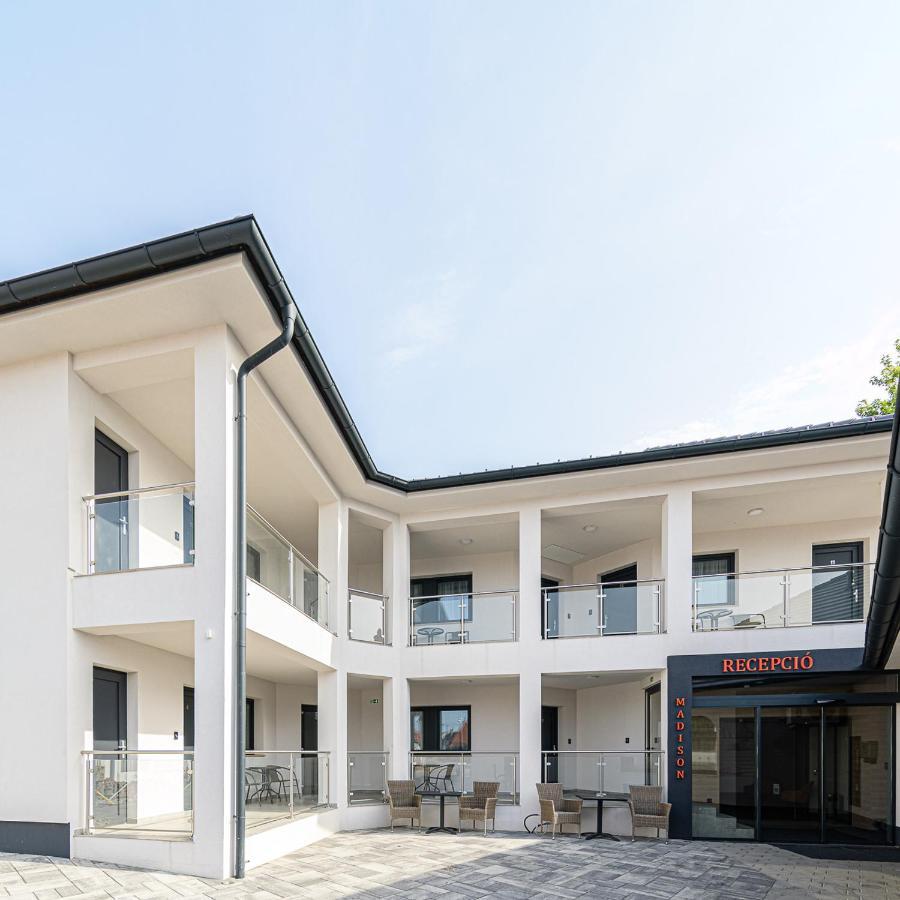 Hotel Jam Panzio Kapuvár Exterior foto